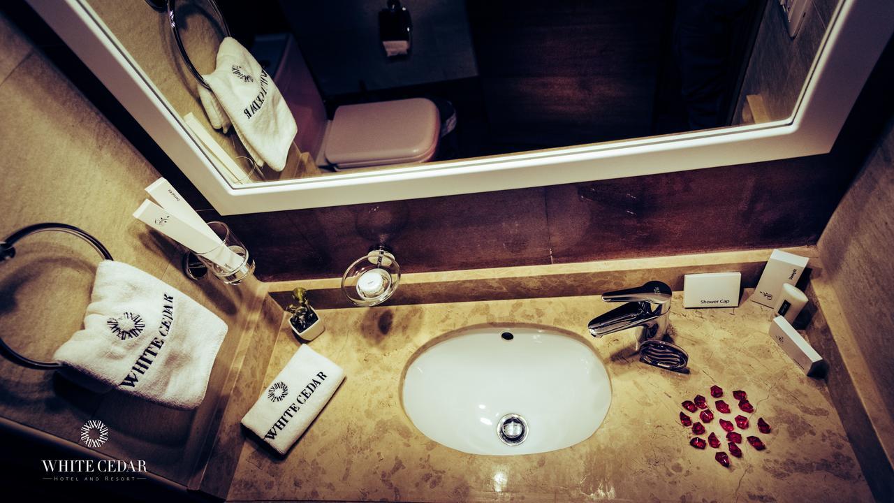 White Cedar Hotel &Resort Al Arz Buitenkant foto
